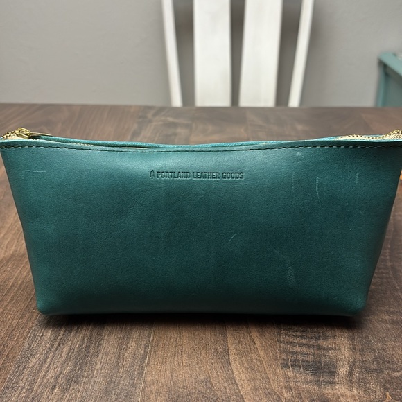 Portland Leather utility bag in Aruba. New. - Picture 2 of 3